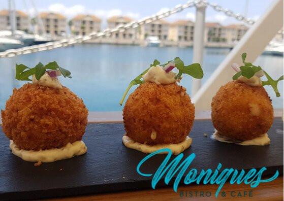 直布罗陀餐馆和美食-Moniques Bistro & Cafe