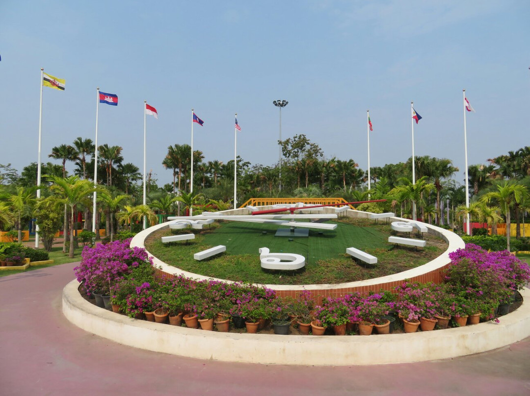 Nong Prajak Public Park景点图片