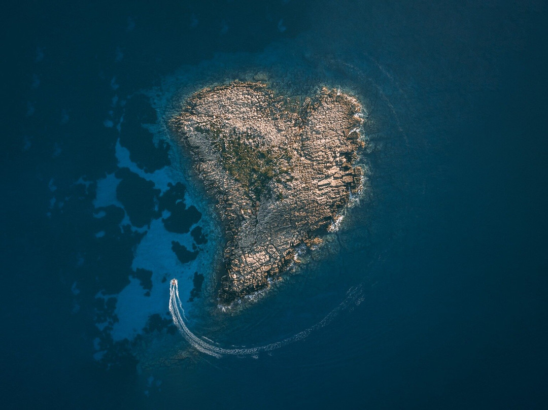 Methoni Boat Rentals & Cruises