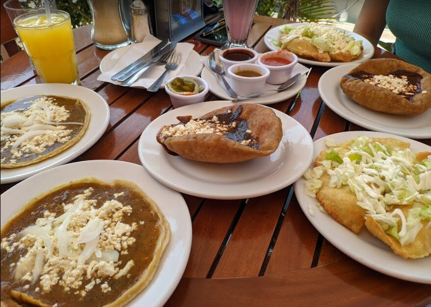 Paso del Toro餐馆和美食-La Parroquia De Veracruz