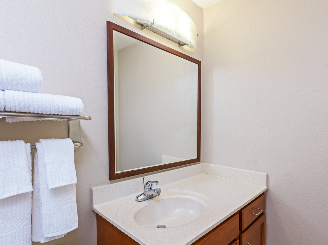 奥瓦索烛木套房酒店主图