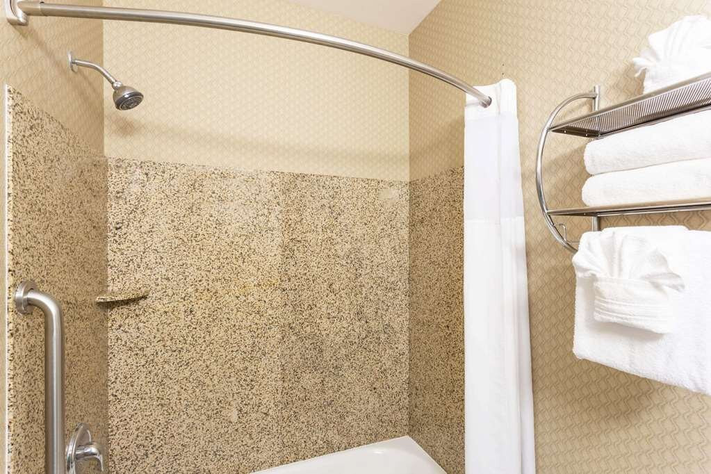 The Azure Hotel主图