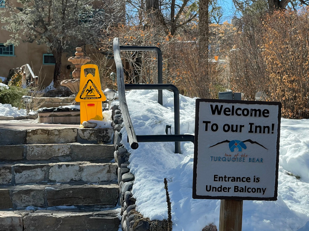 Inn of the Turquoise Bear主图