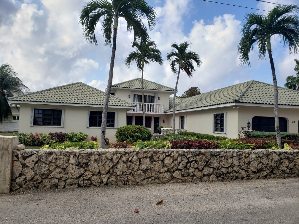 Addison & Lee Cayman Villa