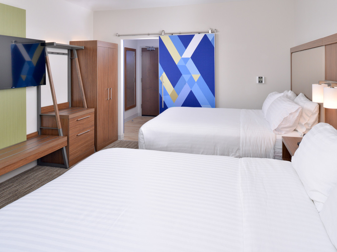 Holiday Inn Express & Suites Madison By IHG主图