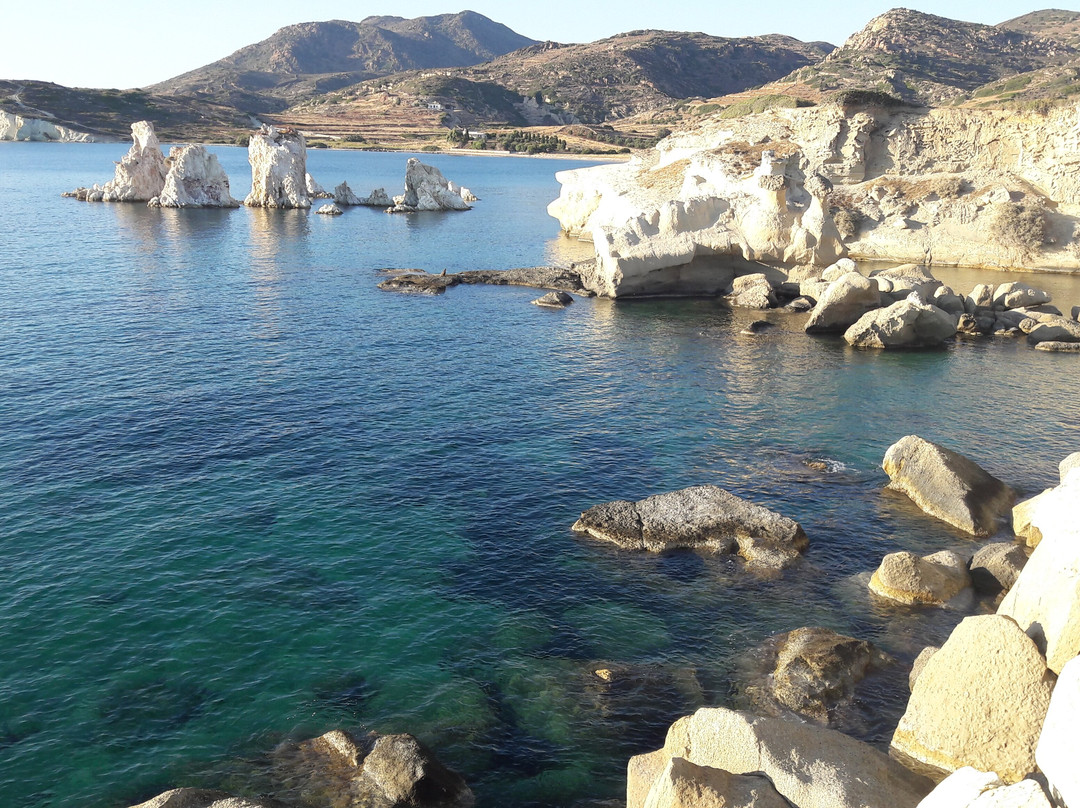 Mavrospilia Beach-Kimolos必去景点