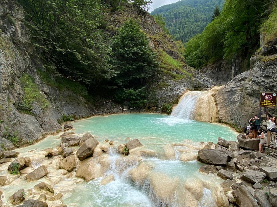 Mavigöl Kuzalan Falls景点图片