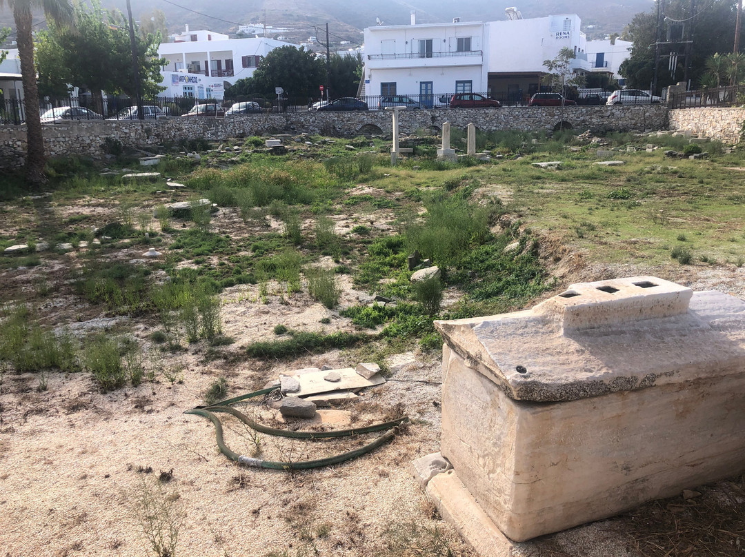 Paros Ancient Cemetery景点图片