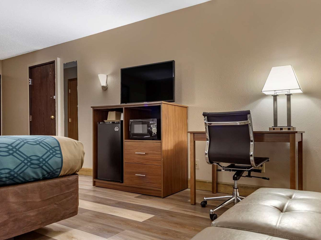 Econo Lodge Hays I-70主图