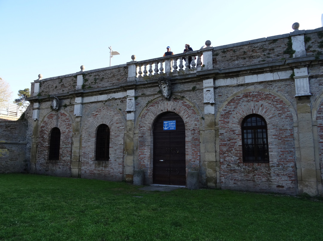 Canale Albani-法诺必去景点