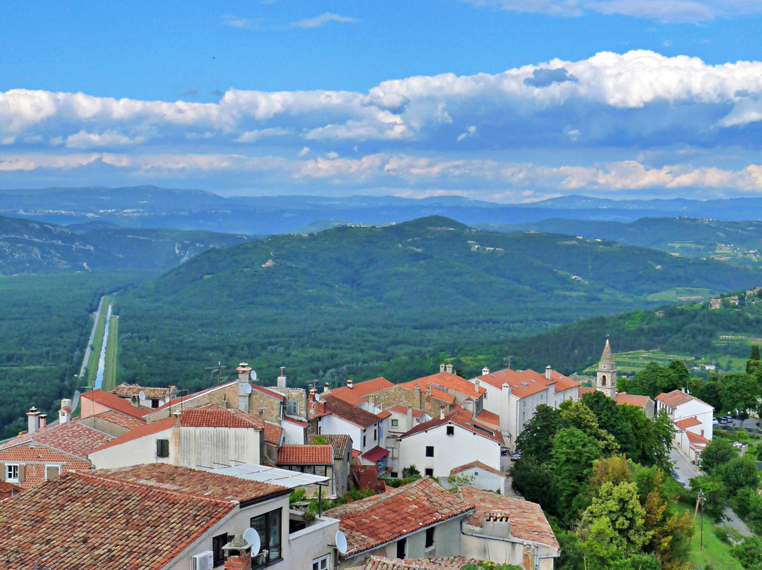 Hilltop Walled Ancient City of Motovun-Motovun必去景点