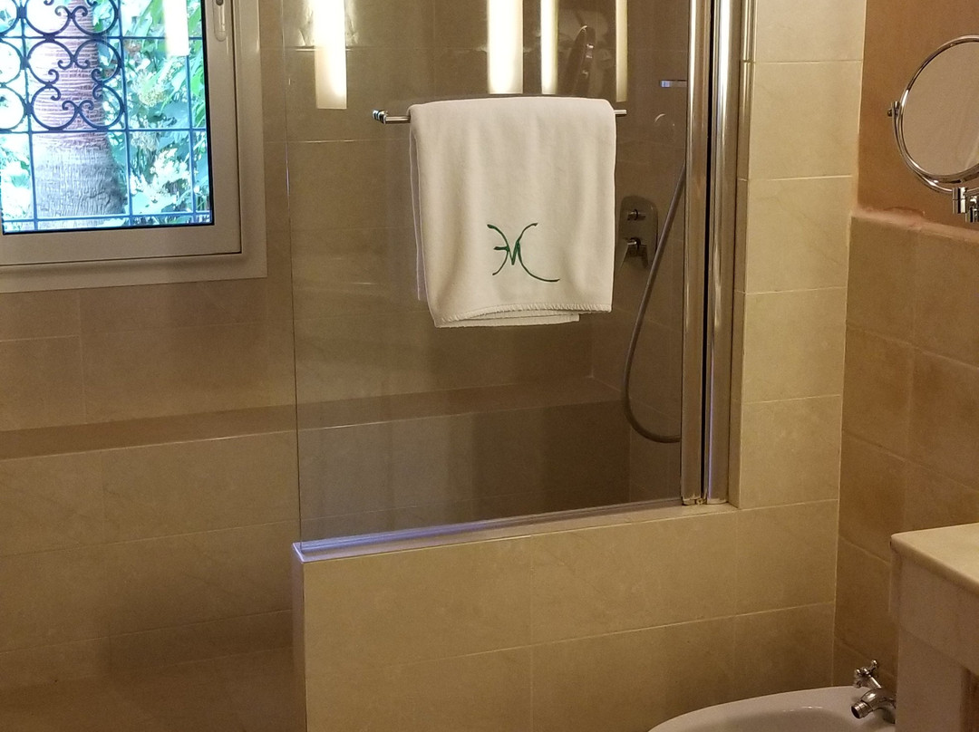 拉威拉蔓特林酒店主图