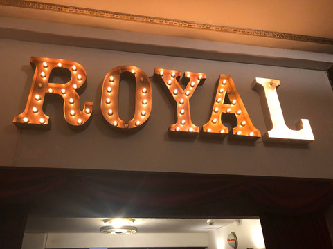 Czech Cabaret Show-布拉格必去景点