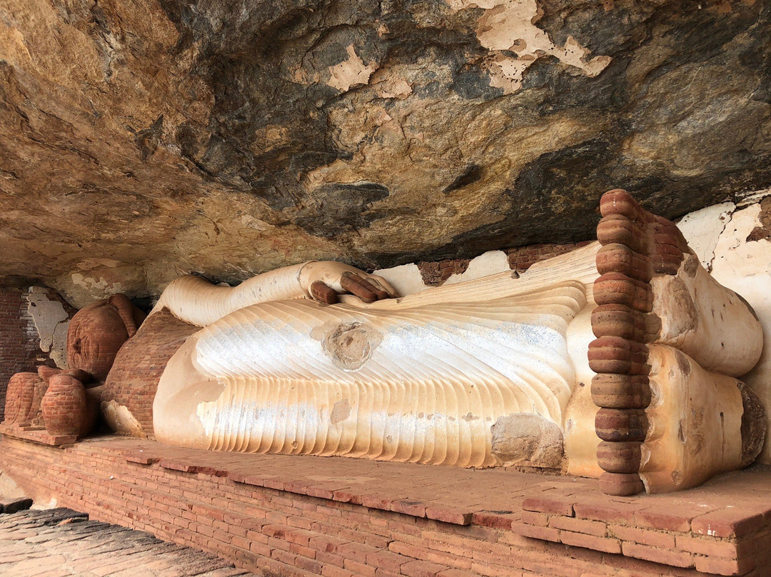 Pidurangala Royal Cave Temple-丹布拉必去景点