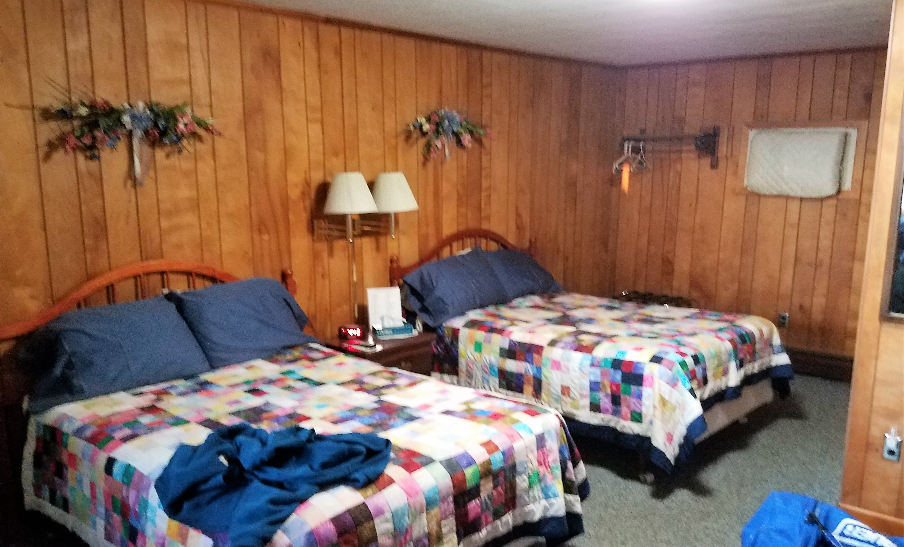 Russell's Motel-官方