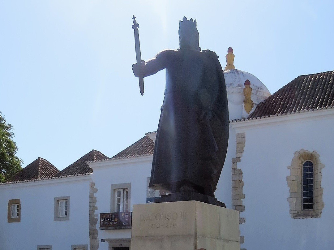 Statue of Dom Afonso III-法罗必去景点