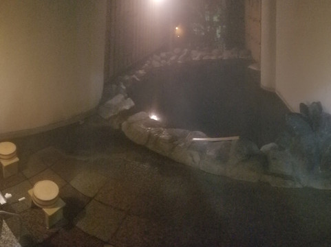 会津屋酒店主图