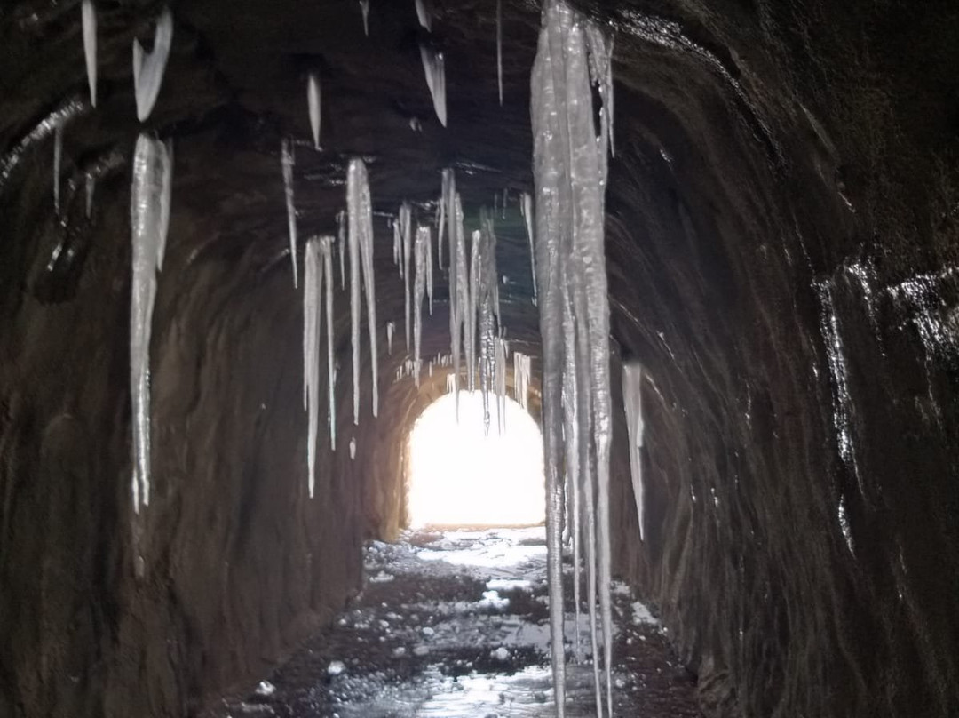 Road of 52 Tunnels景点图片