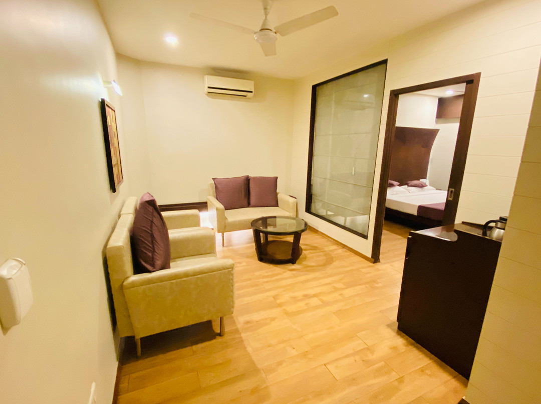 Saluja Residency主图