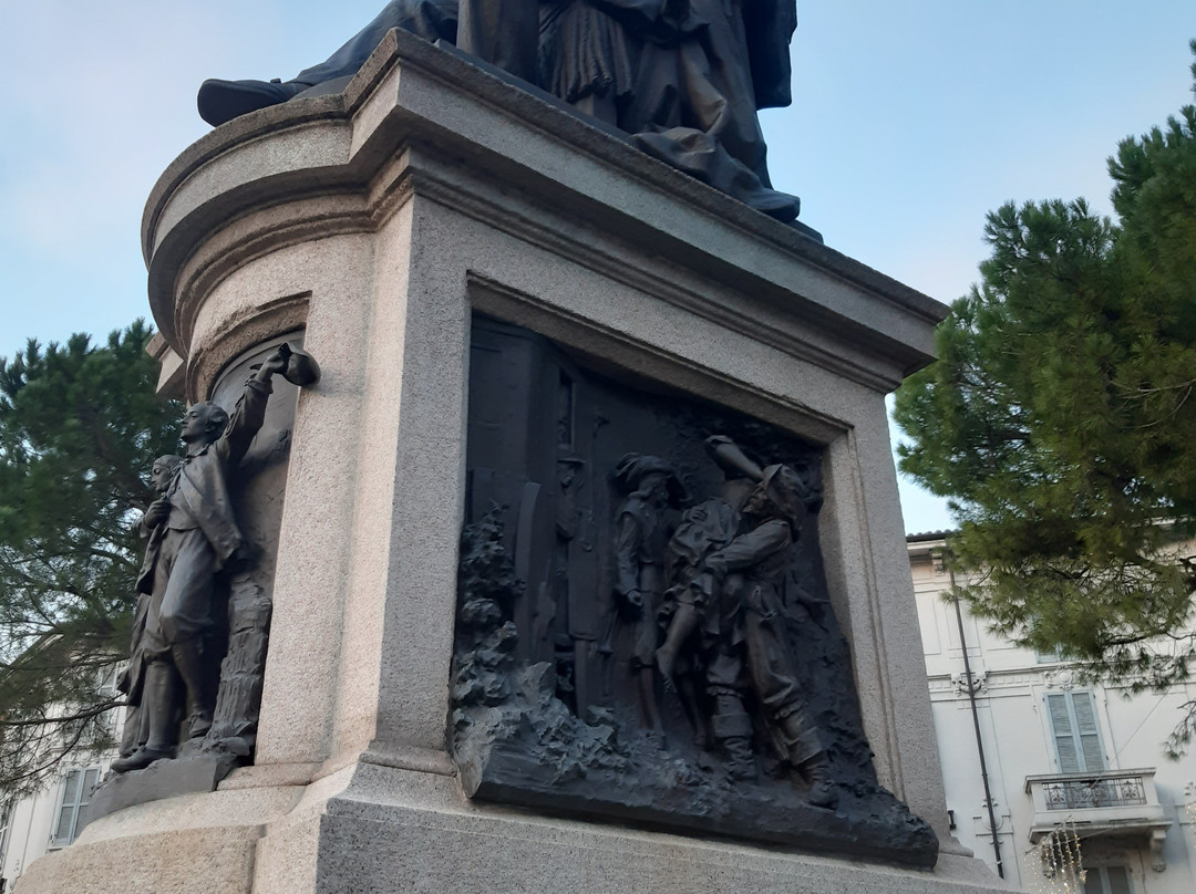Monumento ad Alessandro Manzoni-莱科必去景点