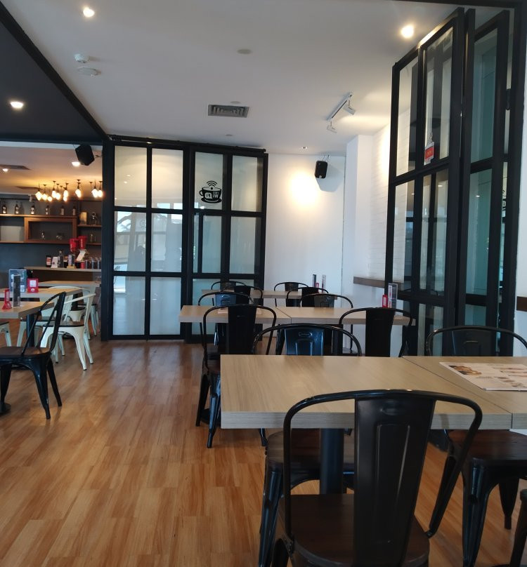 Hadi Supermarket & Dept Store-Biak必去景点