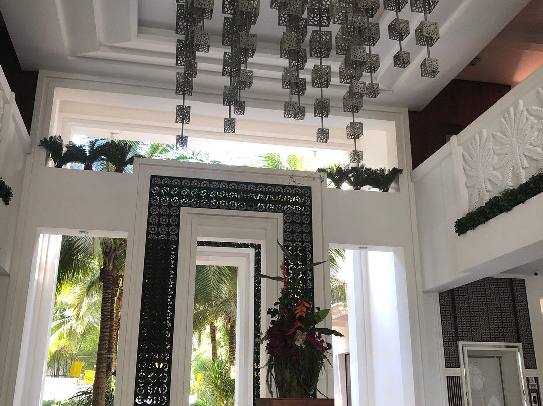 白莲花度假酒店主图