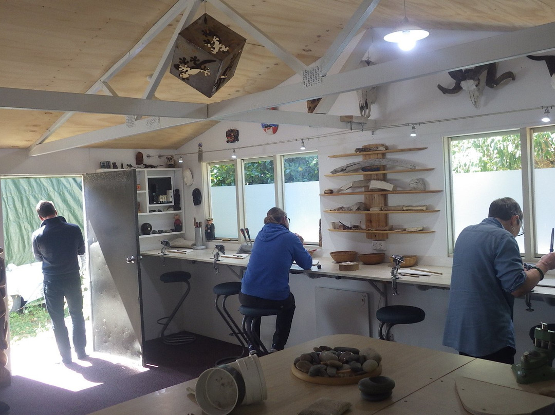 The Bone Dude's Carving Studio景点图片