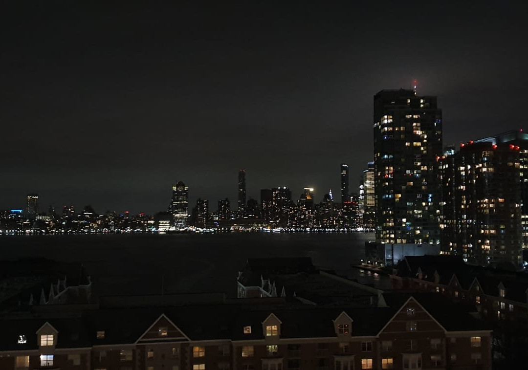 泽西市希尔顿双树套房酒店主图