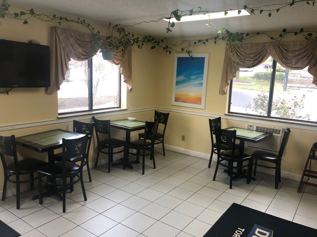 托灵顿戴斯酒店主图