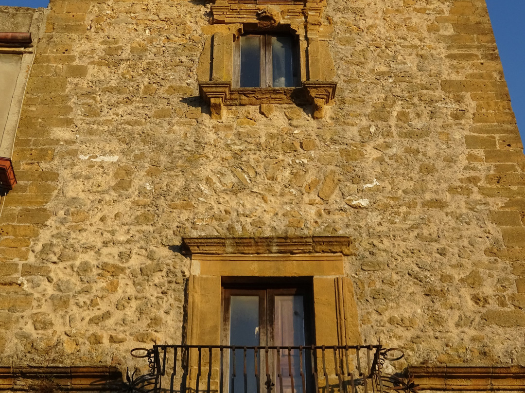 Torre del Padre Santo-皮亚扎－阿尔梅里纳必去景点