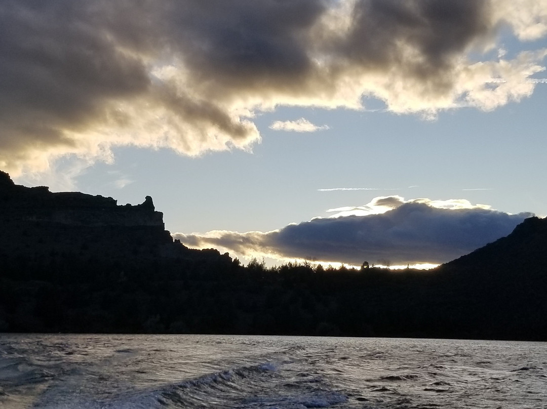Lake Billy Chinook-Madras必去景点