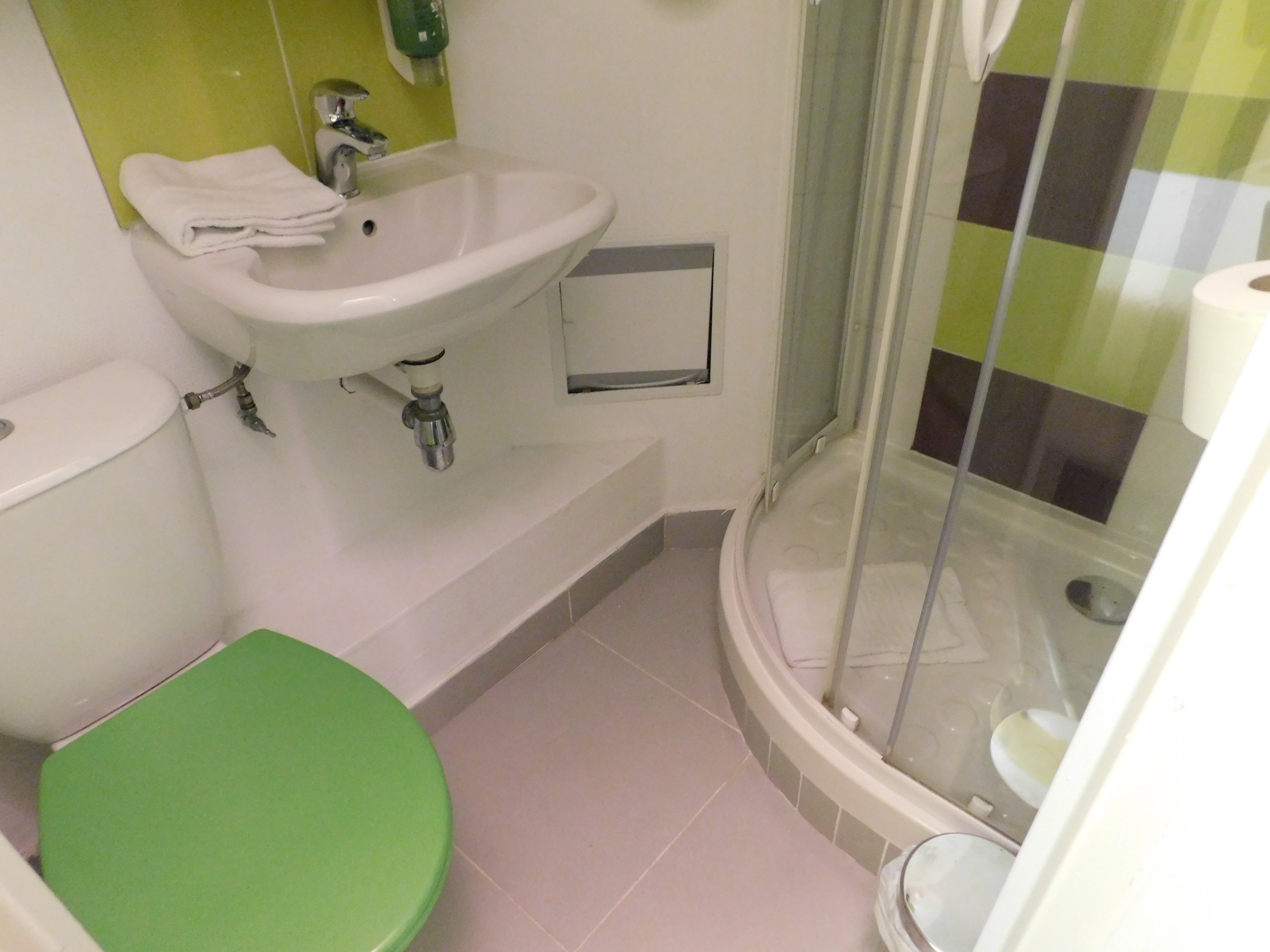 Comfort Hotel Orleans Olivet Aulnaies-浴室