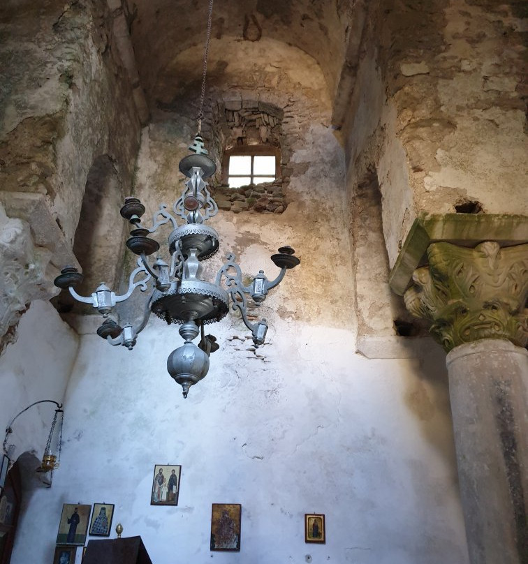 The Metamorphosis Church & ruins of the Venetian Castle-Karlovasi必去景点