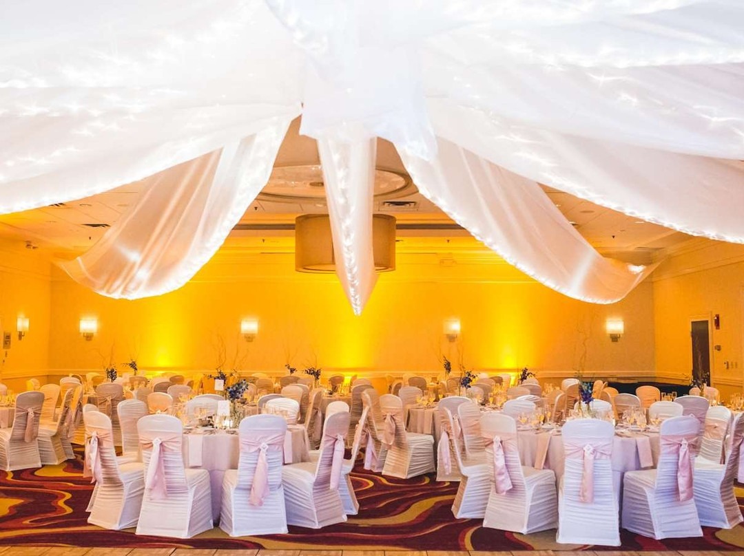 Embassy Suites by Hilton Cleveland Beachwood主图