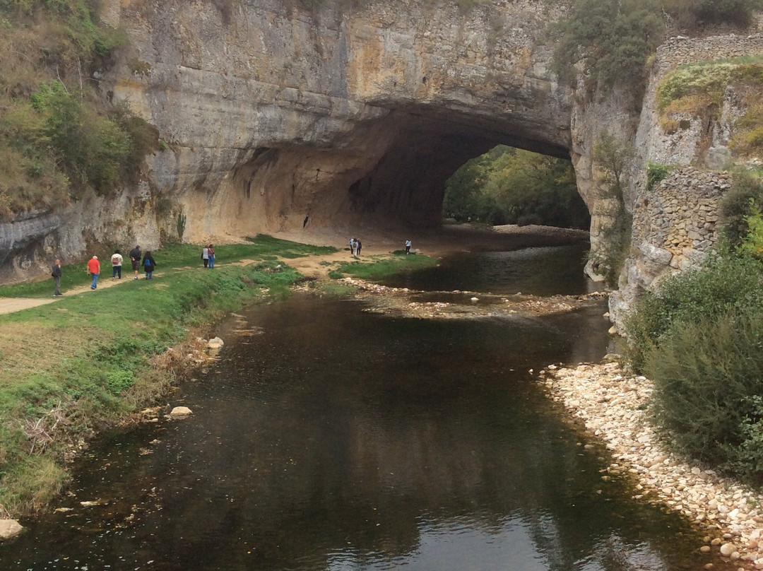 Puente Natural Sobre El Rio Nela景点图片