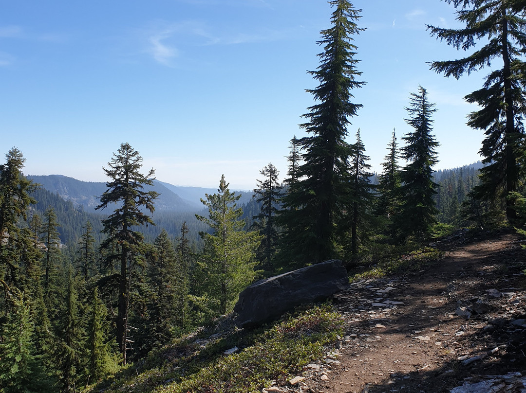 Crater Peak Trail景点图片