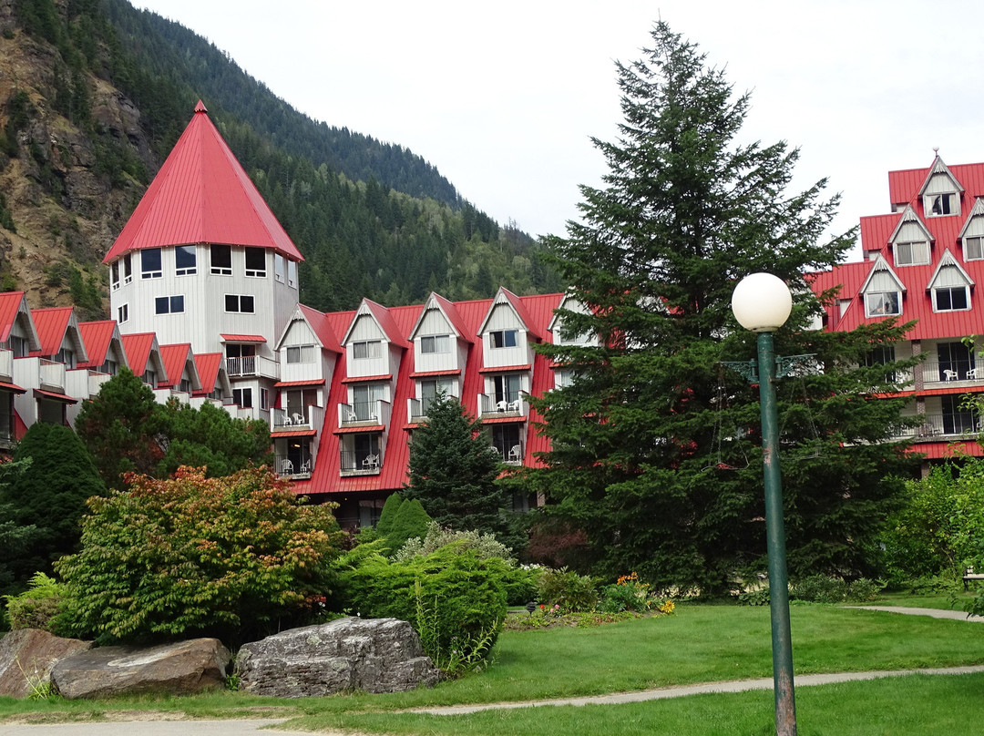 Three Valley Lake Chateau & Ghost Town主图