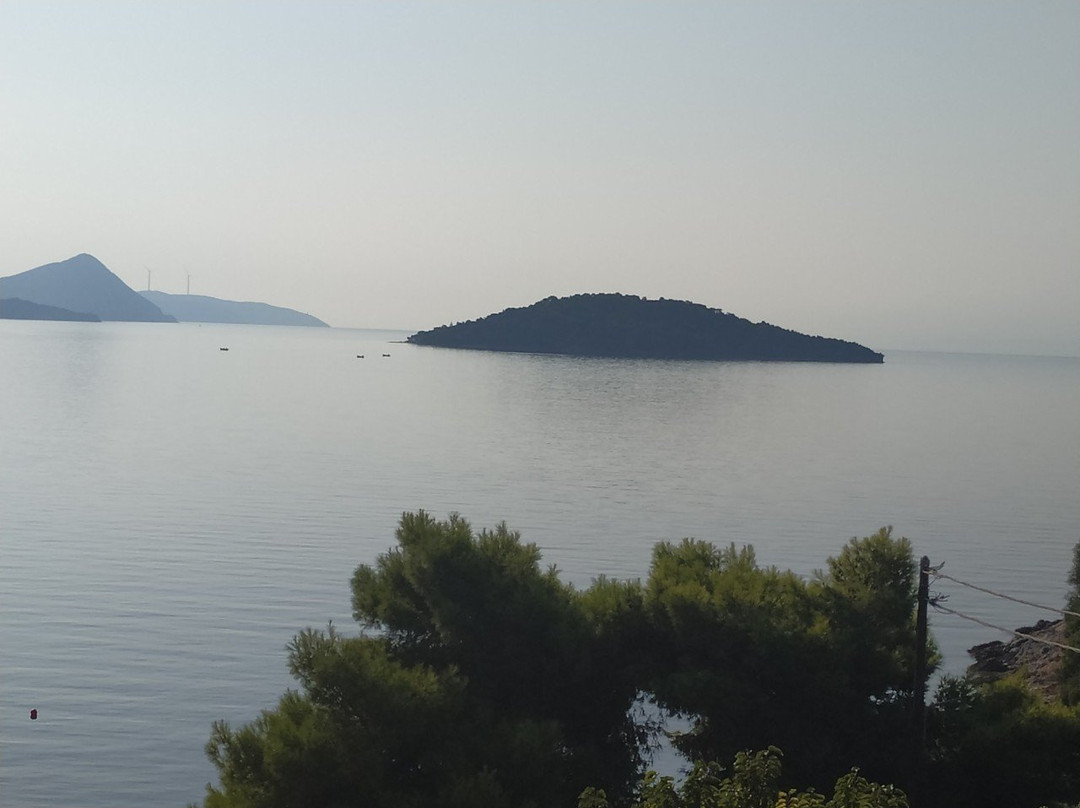 Trizonia Beach Hotel主图