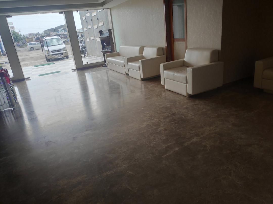 Capital O 18933 The Grand President主图