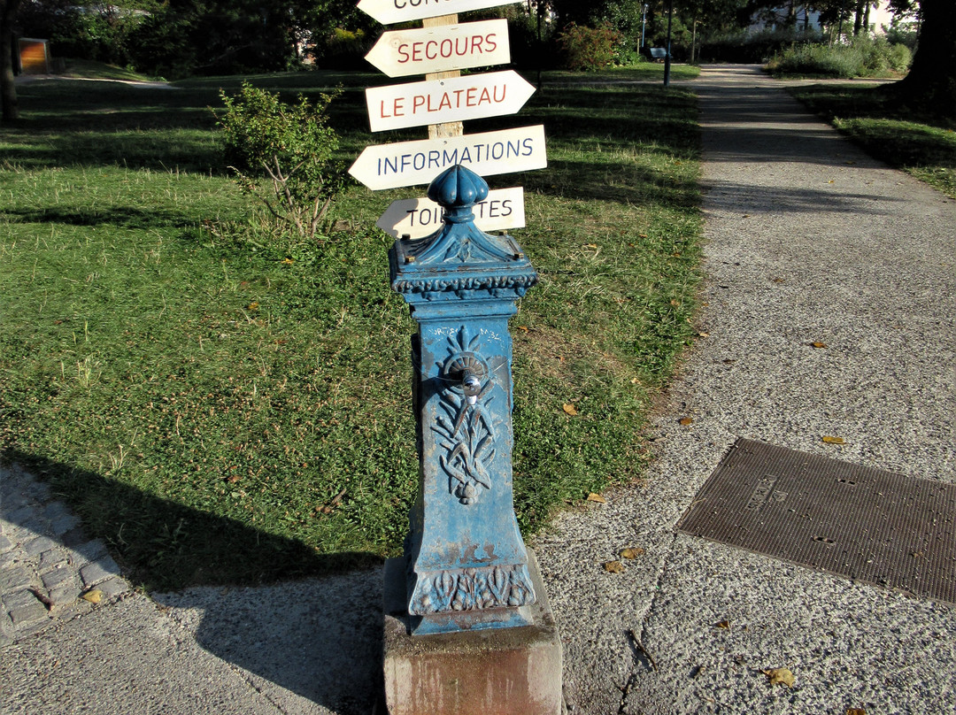 Parc de la Butte-du-Chapeau-Rouge-巴黎必去景点