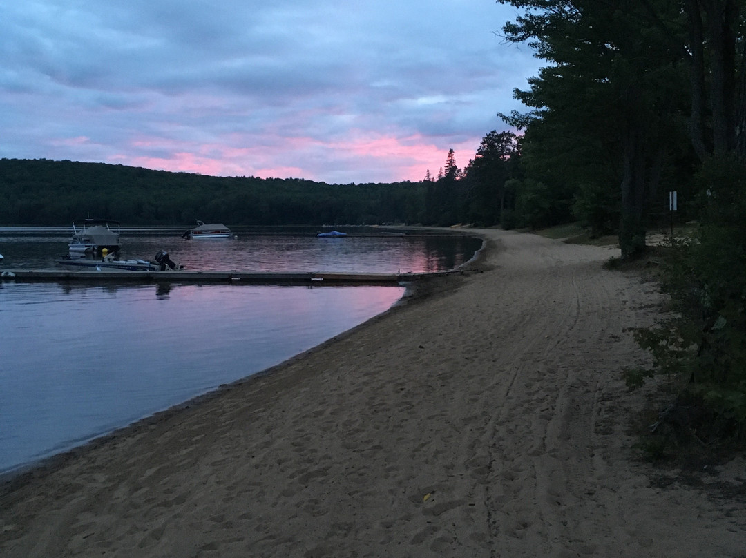 Parc Leslie-Otter Lake必去景点