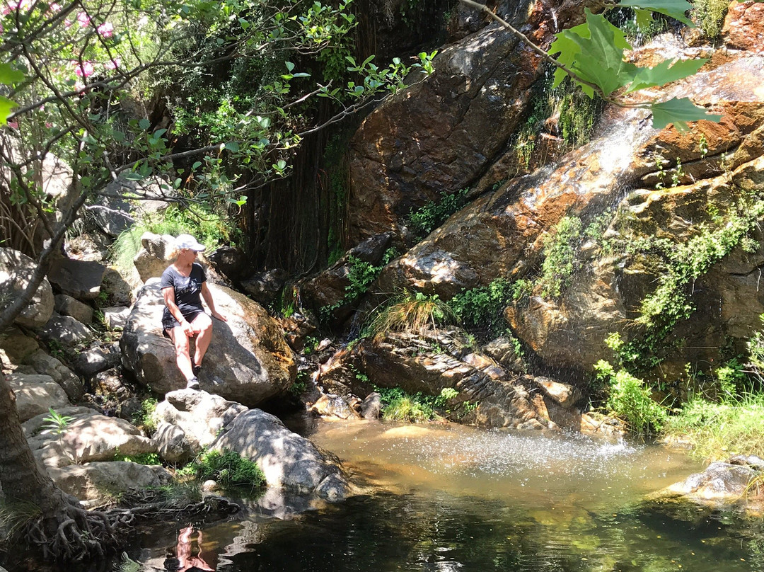 Routsouna's Waterfall景点图片