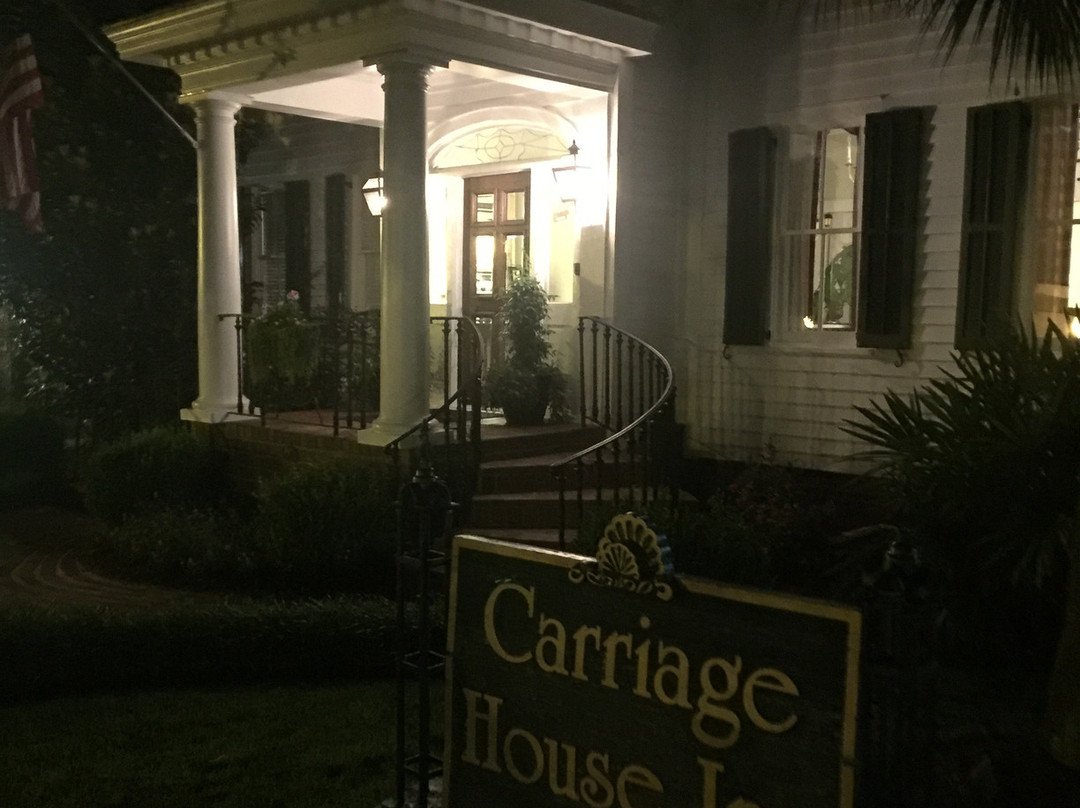 Carriage House Inn主图
