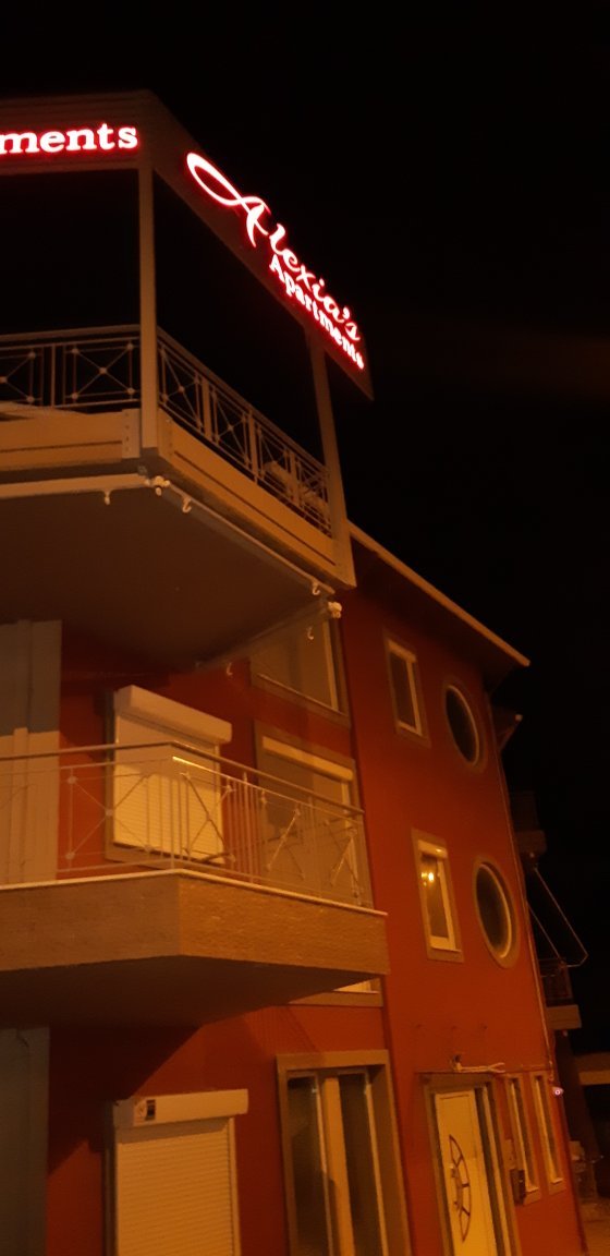 Alexias Apartments-官方