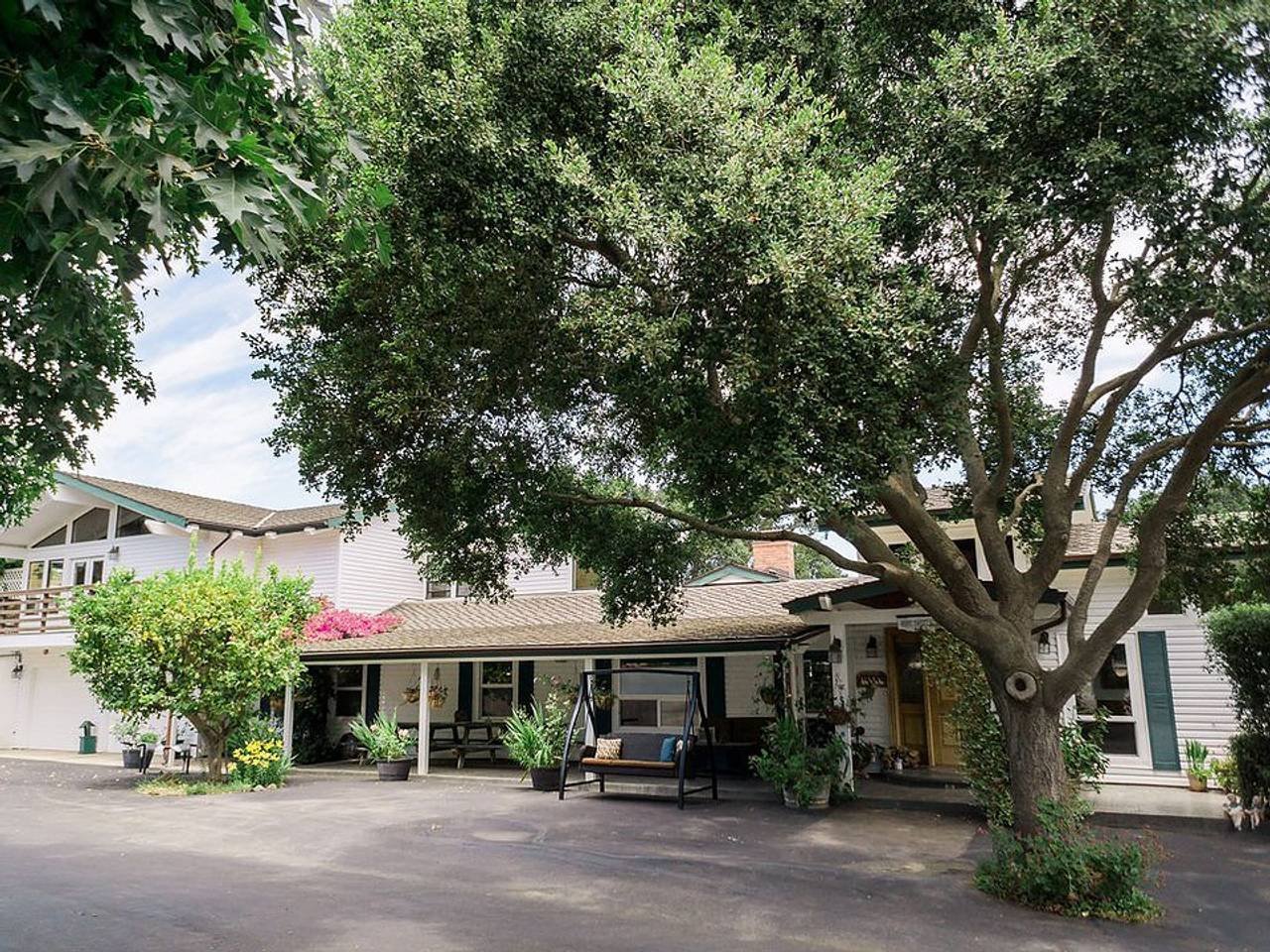 Barlocker's Rustling Oaks Ranch-官方