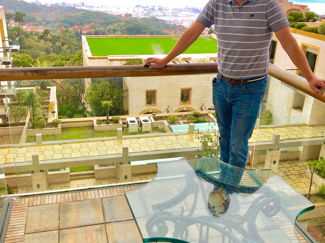 格朗德山丘水疗酒店主图