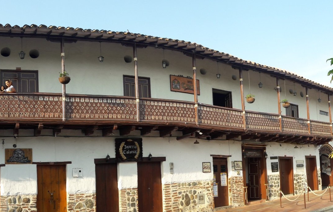 Hotel Caseron Plaza主图