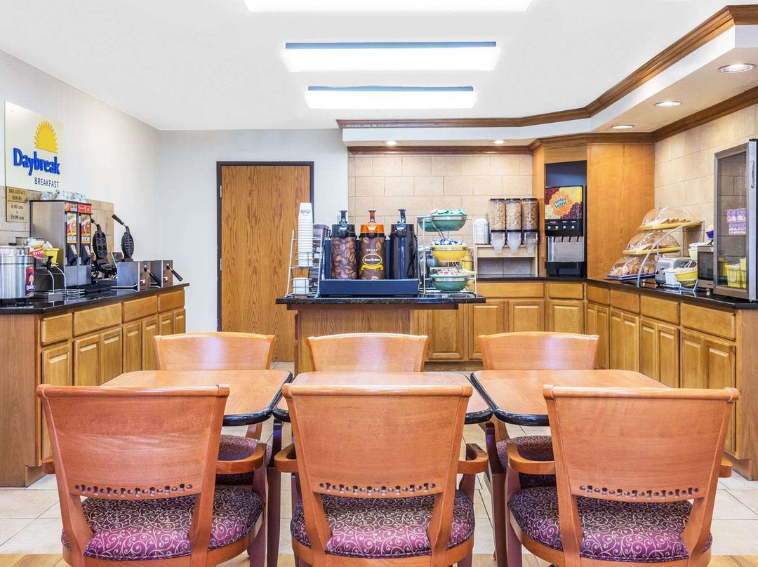 Days Inn & Suites by Wyndham Logan主图