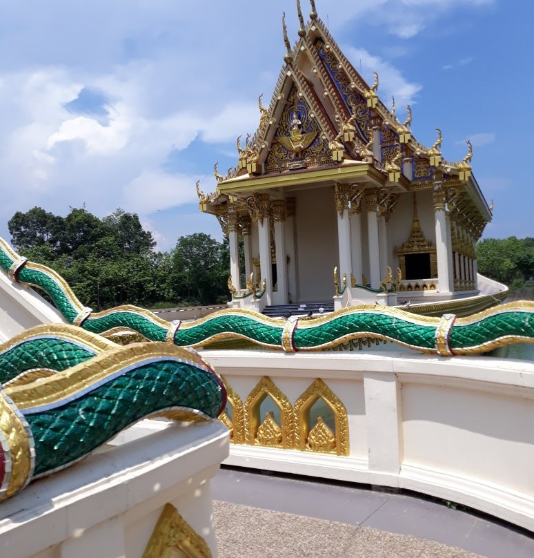 Wat Saprasansuk景点图片