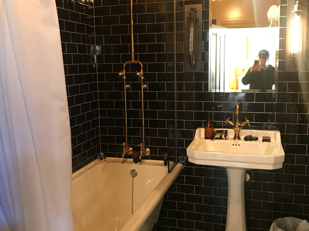 The Royal Hotel主图